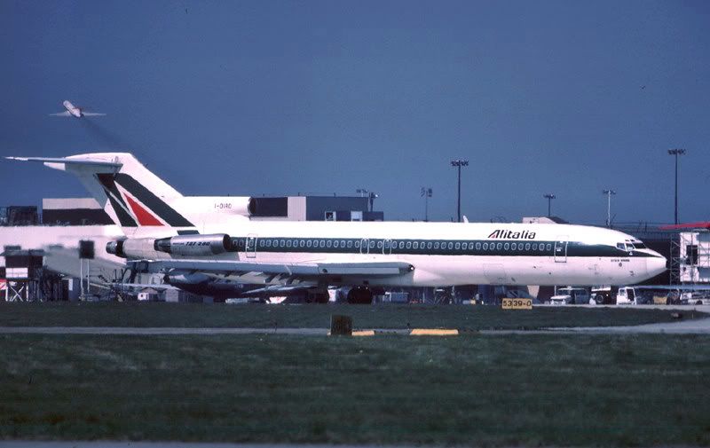 http://i850.photobucket.com/albums/ab64/raggidoll/aviation/Alitalia722idirolhr83sarah.jpg