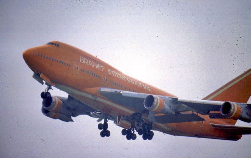 http://i850.photobucket.com/albums/ab64/raggidoll/aviation/Braniff747SPnewn606bnlgw82sarah.jpg