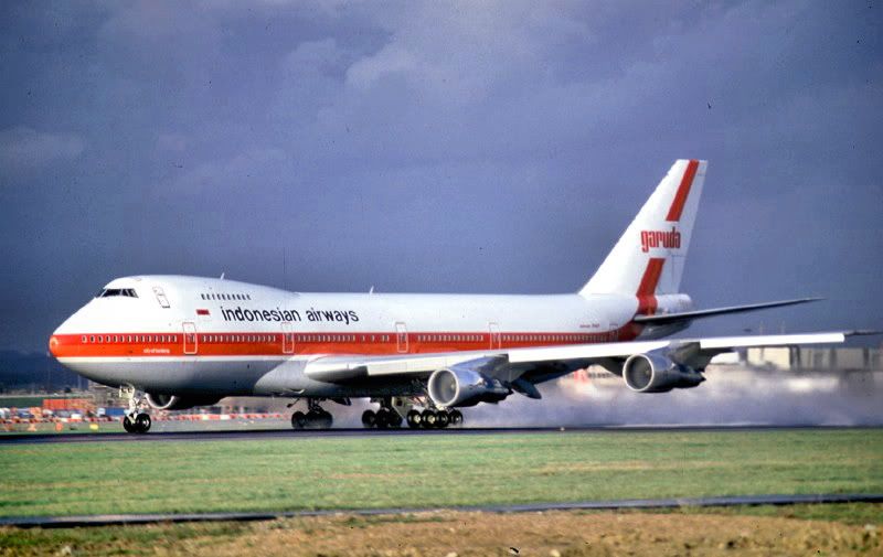 http://i850.photobucket.com/albums/ab64/raggidoll/aviation/GarudaIndonesia742pk-gsblgw82sarah.jpg