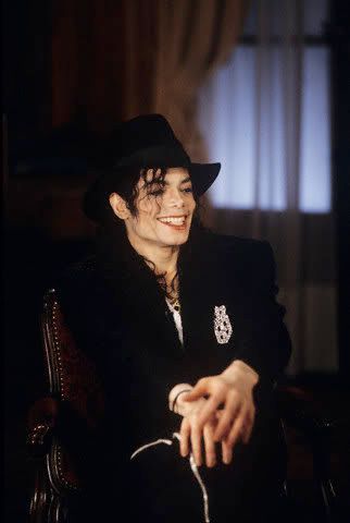 MJ-michael-jackson-7428614-322-480.jpg