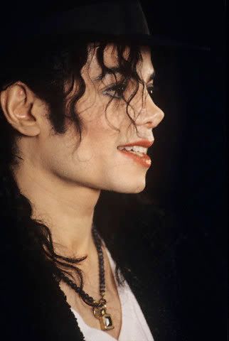 MJ-michael-jackson-7428621-322-480.jpg