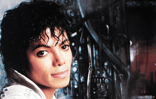 New-pics-michael-jackson-25310224-500-319.png